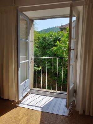 Suíte superior, vista para a colina | Vista do quarto
