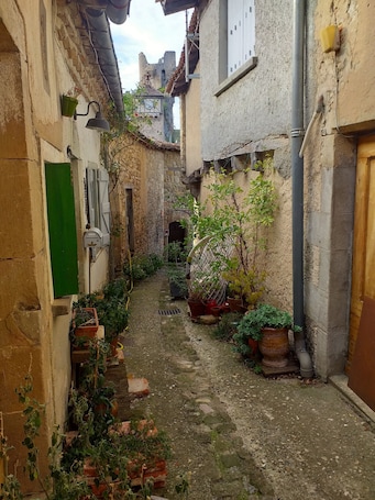 Hiking. Le Jardin Secret