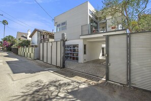 Exterior - Modern Loft in the Heart of Venice Beach (Venice)