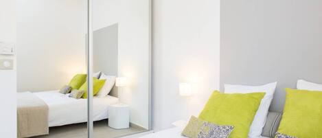 1 chambre, fer et planche à repasser, lit parapluie, Wi-Fi