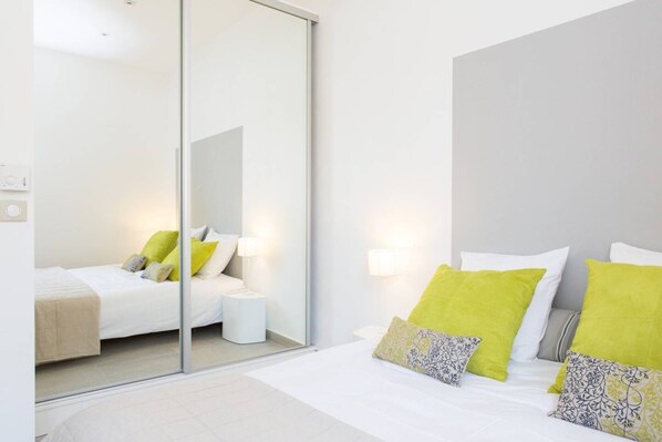 1 غرفة نوم ومكواة/لوح كي وسرير سفر وواي فاي