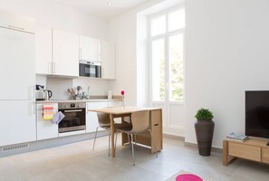 ثلاجة، ميكروويف، فرن، غسالة أطباق