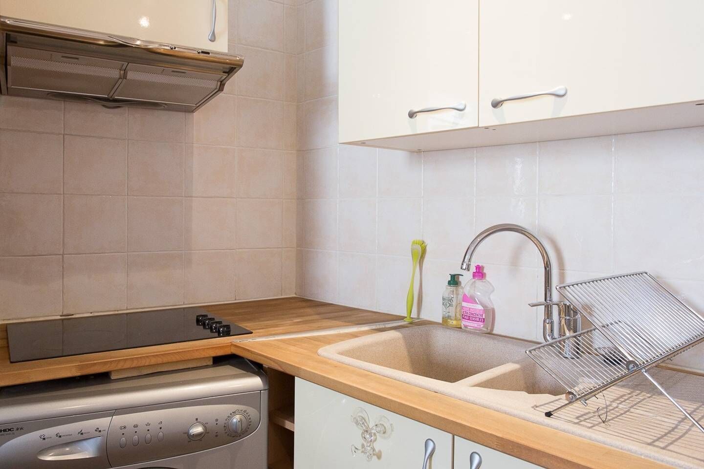 Fridge, microwave, oven, coffee/tea maker