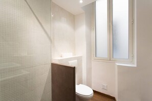 Shower, hair dryer - Rue d'Antibes: modern apartment ! (Cannes)