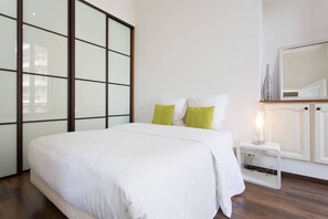 1 bedroom, iron/ironing board, WiFi, bed sheets - Rue d'Antibes: modern apartment ! (Cannes)