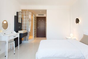 3 slaapkamers, een strijkplank/strijkijzer, reisbedje, wifi