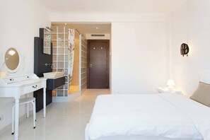 3 bedrooms, iron/ironing board, travel crib, WiFi