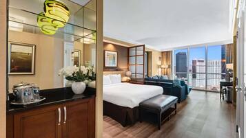 2 bedrooms, desk, iron/ironing board, WiFi