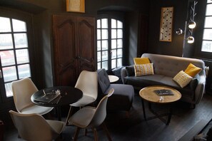 Coin salon dans le hall