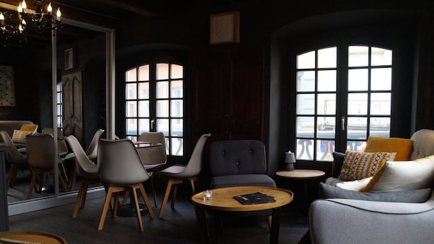Lobby sitting area - Agapi (Le Puy-en-Velay)