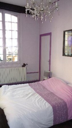 Room | Individually decorated, individually furnished, free WiFi, bed sheets - Agapi (Le Puy-en-Velay)