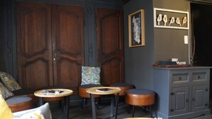 Lobby sitting area - Agapi (Le Puy-en-Velay)