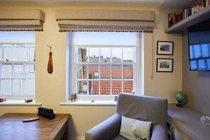 Flat-screen TV, books, offices - Host & Stay | Spyglass 1708 (North Yorkshire)