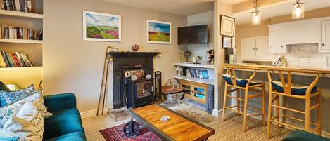Flat-screen TV, books, offices