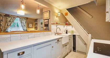 Host & Stay | Rosella Cottage