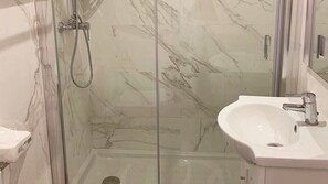 Ducha y cabezal de ducha tipo lluvia