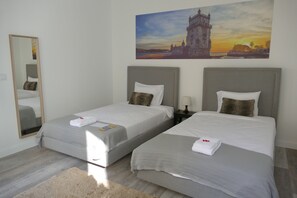 Habitación estándar con 2 camas individuales, baño compartido (Torre de Belem) | Wifi gratis 
