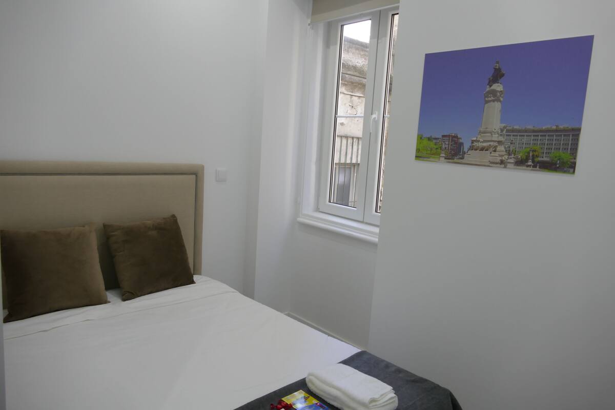 Standard Double Room, Shared Bathroom (Marques de Pombal) | Free WiFi