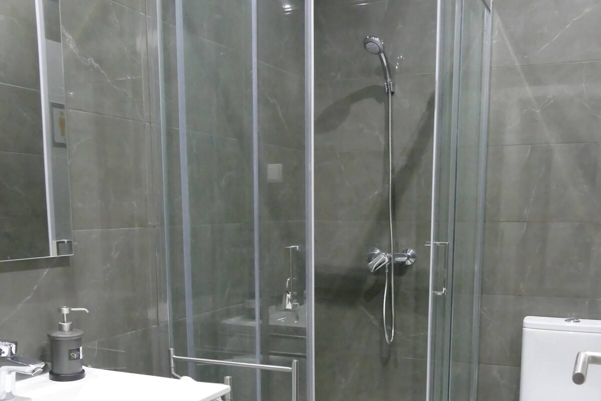 Shower, towels