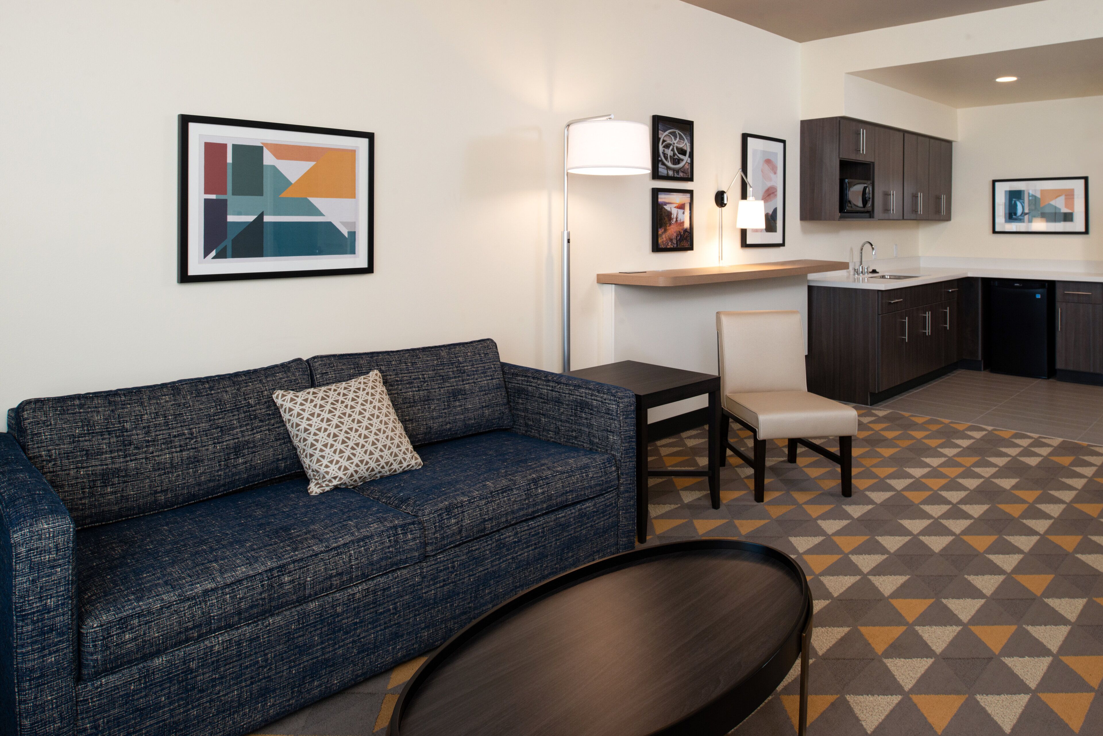 Bureau, espace de travail pour ordinateur portable, rideaux occultants