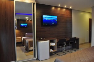 Minibar, sistema de insonorización, wifi gratis y ropa de cama