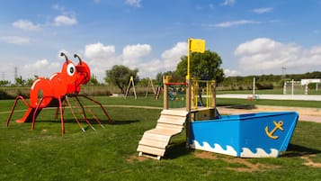 Children’s play area – outdoor