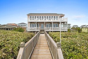 Exterior - Stunning oceanfront house in Holden Beach with 4 bedrooms and modern amenities. (Holden Beach)