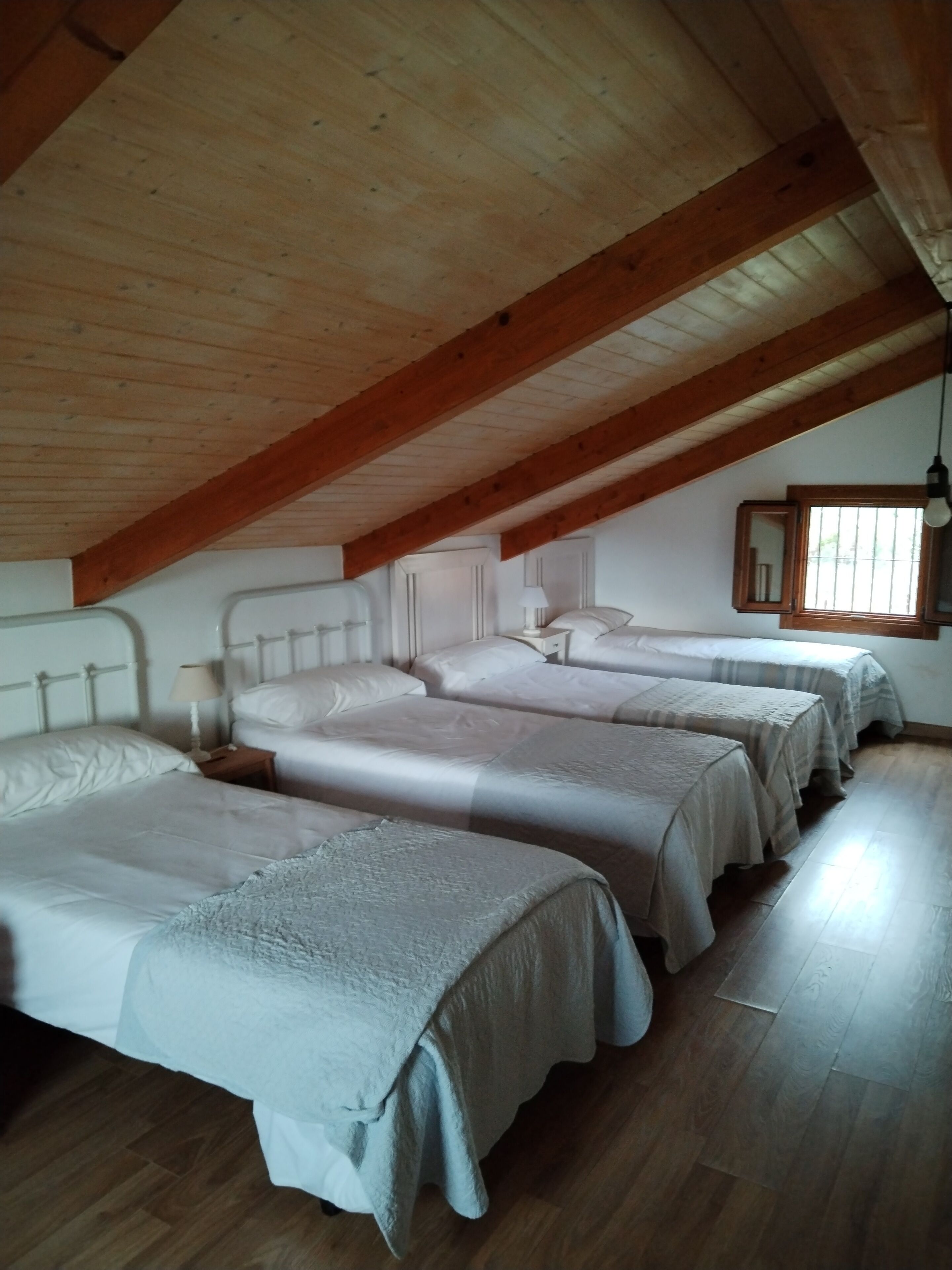 3 chambres, fer et planche à repasser, lit parapluie, Wi-Fi gratuit