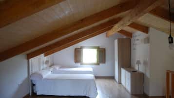 3 bedrooms, iron/ironing board, travel cot, free WiFi