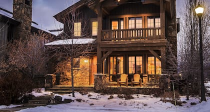 Park Home 8 Tributary Luxury Home Driggs, ID. A/C, Garage Parking