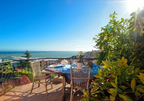 Villa Sole mit wunderschönem Meerblick, WLAN und Privatparkplatz