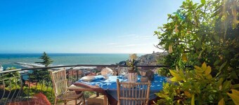 Villa Sole con hermosa vista al mar, wifi y estacionamiento privado