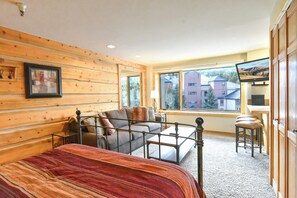 Silitysrauta/-lauta, Wi-Fi, vuodevaatteet