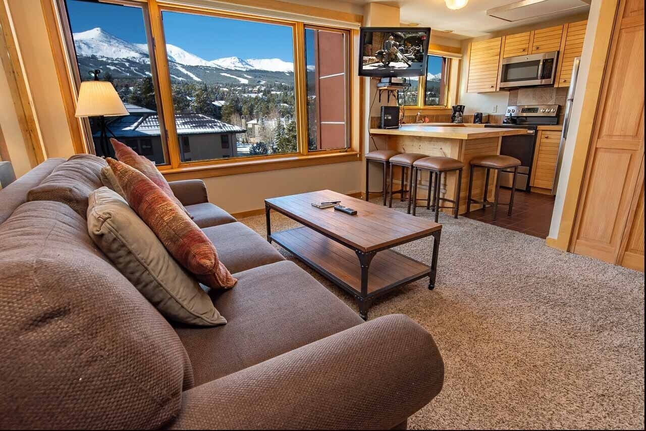 Village Peak 9 Sundown Run Condo: Ski In/Out