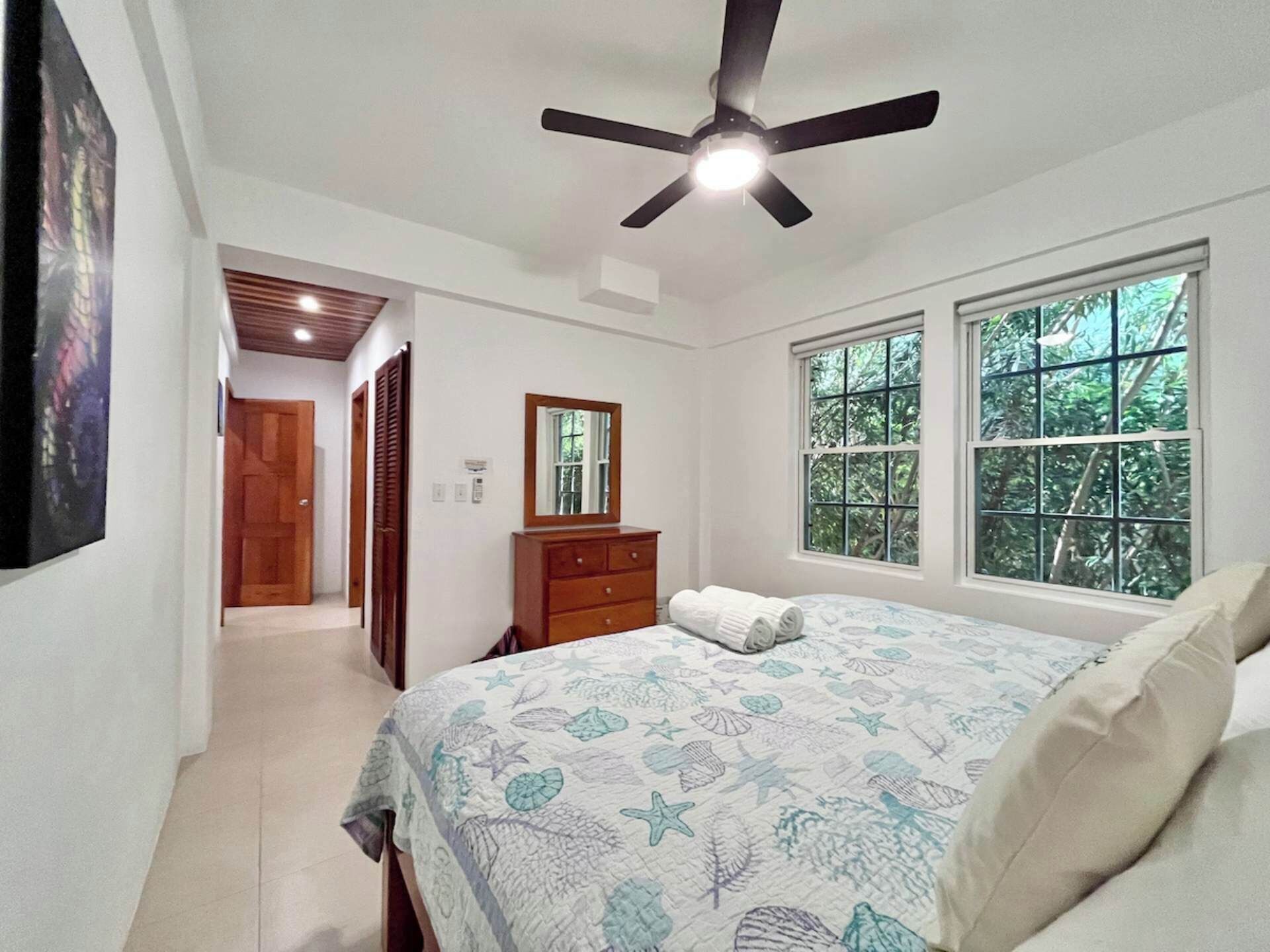 2 chambres, fer et planche à repasser, Wi-Fi gratuit, draps fournis