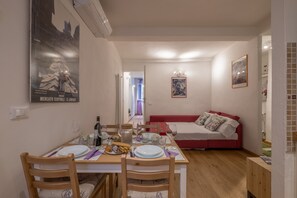 Appartement Standard, 1 chambre | Repas dans la chambre
