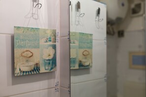 Studio | Bathroom | Shower, hair dryer, bidet, towels - Vaniglia Studio in Porcellana (Florence)