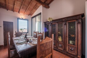 Apartment, 2 Schlafzimmer | Wohnzimmer | Fernseher