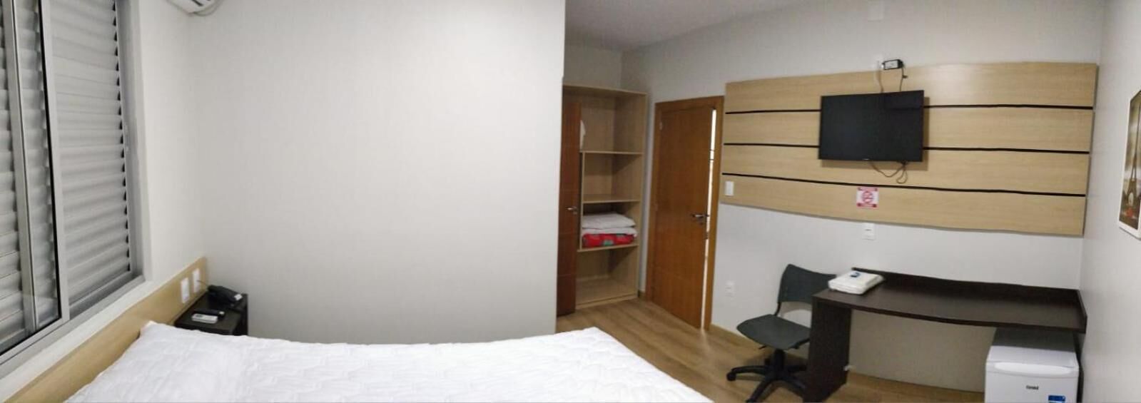 Minibar, free WiFi, bed sheets