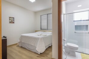 行政双人房 | 迷你吧、免费 WiFi、床单