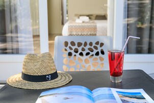 Decoración personalizada, muebles diferentes y escritorio 