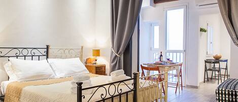 Standard Apartment, 1 Bedroom | 1 bedroom, individually decorated, individually furnished, desk