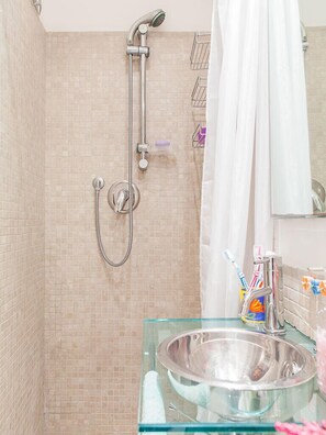 Departamento estándar, 1 habitación | Lavabo en el baño