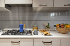 Apartment, 3 Bedrooms | Private kitchen