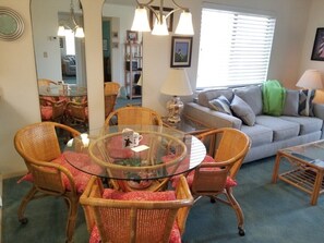 Apartamento, 1 cama de matrimonio con sofá cama, piscina privada, vistas al jardín | Sala de estar