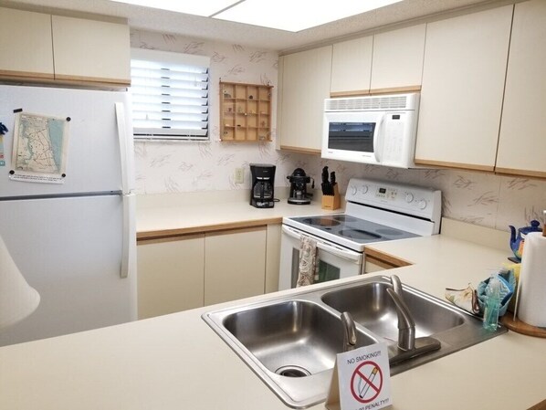 Condo, 1 Queen Bed with Sofa bed, Private Pool, Garden View | Private kitchen | Fridge, microwave, stovetop, dishwasher - 1 Bedroom, 1 Bath, Upgraded, Oceanfront Complex - Ocean Village Club M31 (St. Augustine)