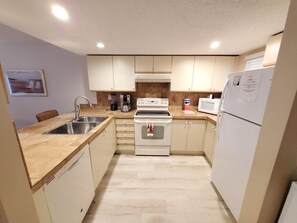 Condo, Multiple Beds, Balcony, Ocean View | Private kitchen | Fridge, microwave, stovetop, dishwasher