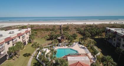 2 Bed, 2 Bath, Upgraded, Ocean & Pool View - Ocean Village Club O25