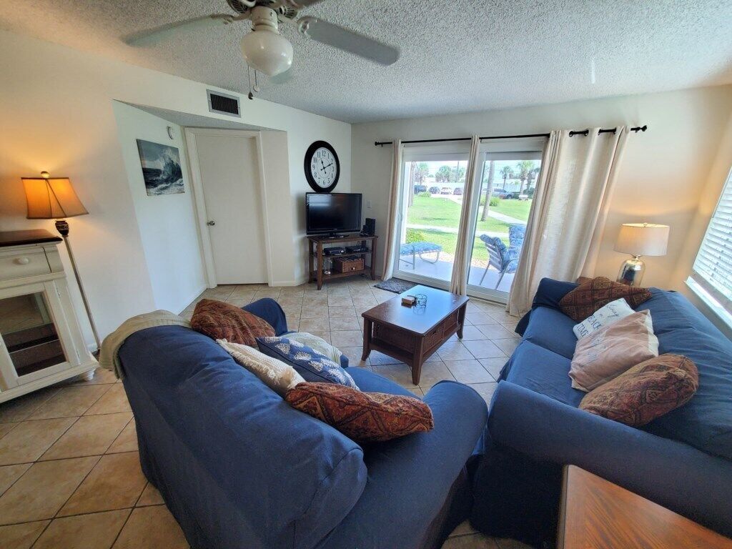 Condo, Multiple Beds, Patio, Garden View | Living area | 40-inch TV with digital channels
