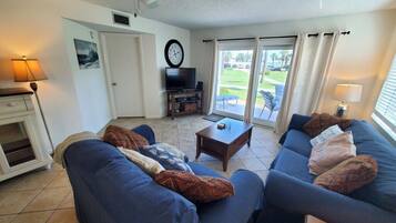 Condo, Multiple Beds, Patio, Garden View | Living area | 40-inch TV with digital channels